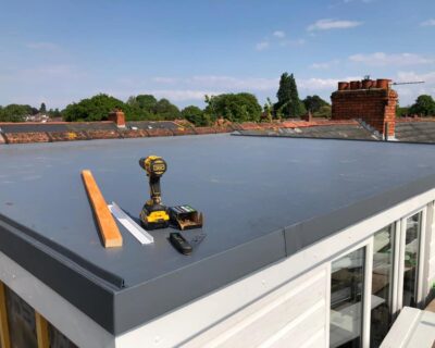 How long does a flat roof last and how can you prolong its lifespan?